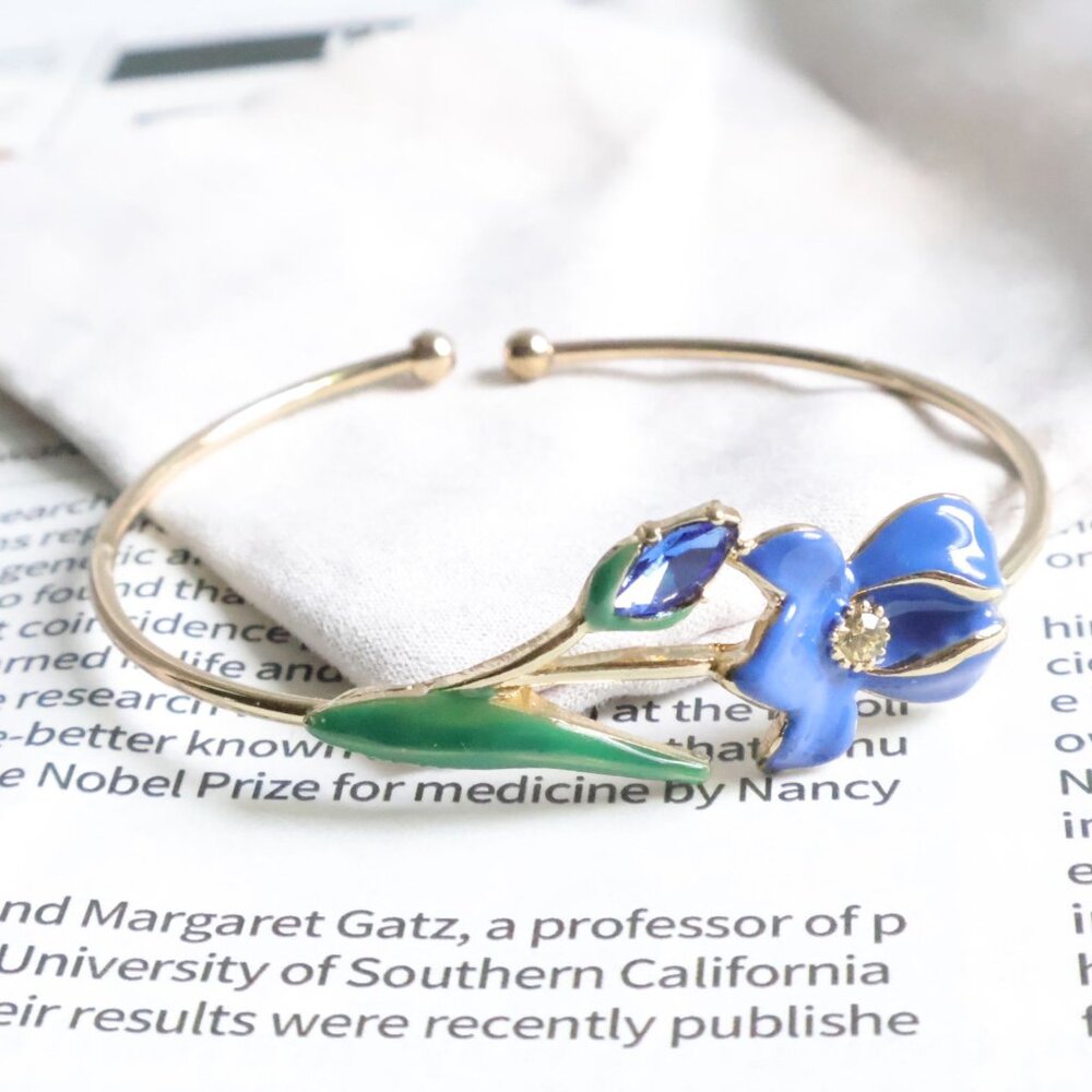 Betsey Johnson Floral Gold-Tone Bangle Elegant Fashion Bracelet